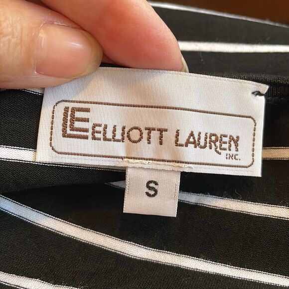 Elliott Lauren black & white striped V neck knit top - Picture 4 of 5